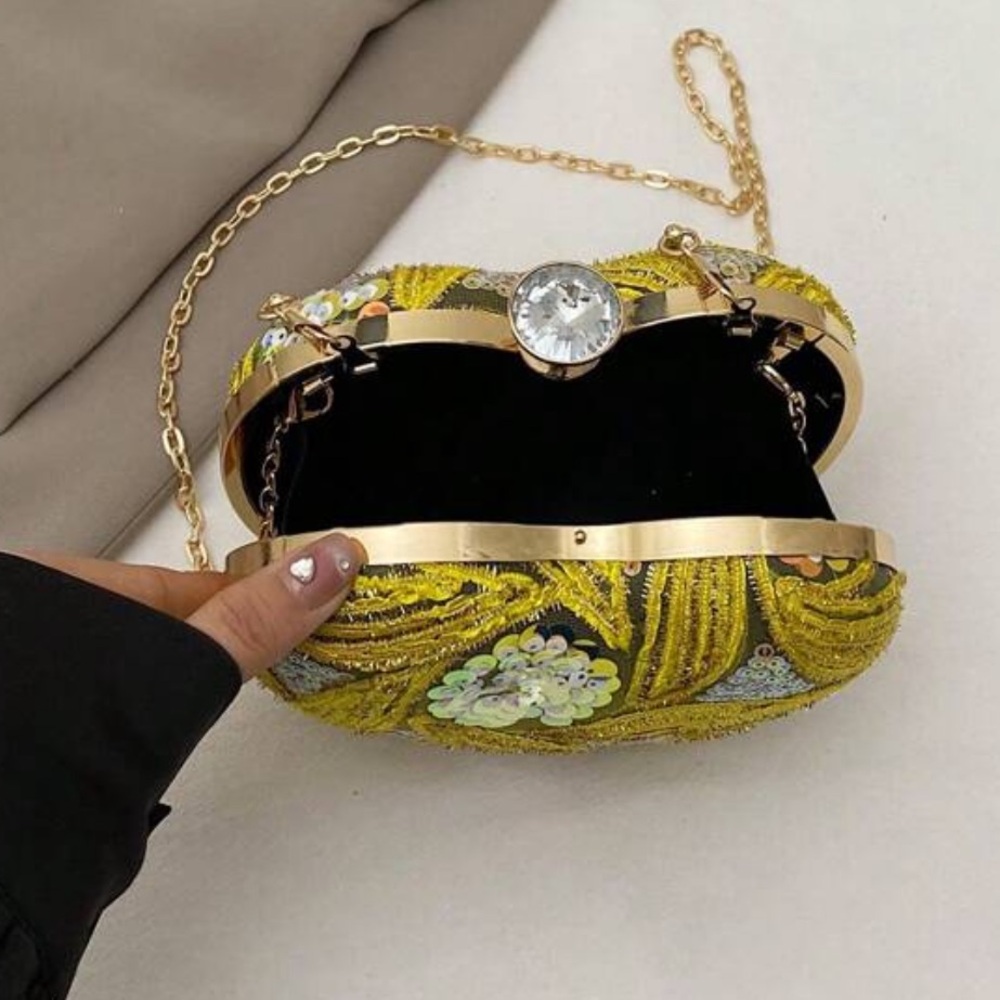 💐 Embellished Evening Bag 💐 - Picture 5 of 7